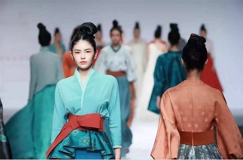 女装品牌木棉道创始人徐爱东专访：中式唐装改良第一人